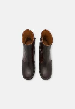 Chie Mihara Saira - Classic Ankle Boots - Testa/Granate 11 Chie Mihara Saira - Classic Ankle Boots - Testa/Granate -winter shoes Sales 2023 19db5ea549ad4aa79fb6f527ba350f62