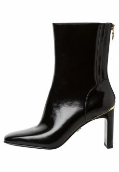 Heart - Classic Ankle Boots