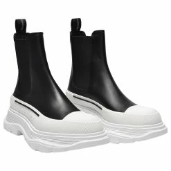 Alexander Mcqueen Tread Slick Boots In Black Leather, White Sole And Silver Detail -winter shoes Sales 2023 338584 3