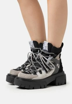 MSGM Hiking Boots - Platform Ankle Boots - Black/Grey