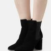 Calvin Klein Cup Chelsea Boot - High Heeled Ankle Boots - Black