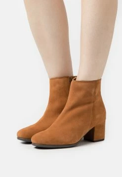 Leather - Classic Ankle Boots - Cognac