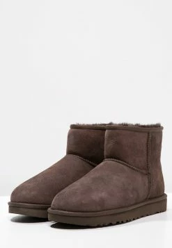 Ugg Classic Mini - Classic Ankle Boots - Chocolate -winter shoes Sales 2023 4547b0fa763b4eca849aa52b105061a3
