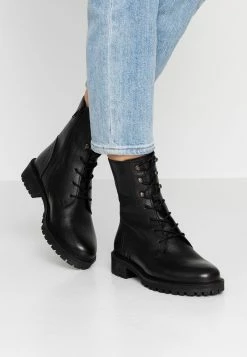 Geox Hoara - Lace-Up Ankle Boots - Black