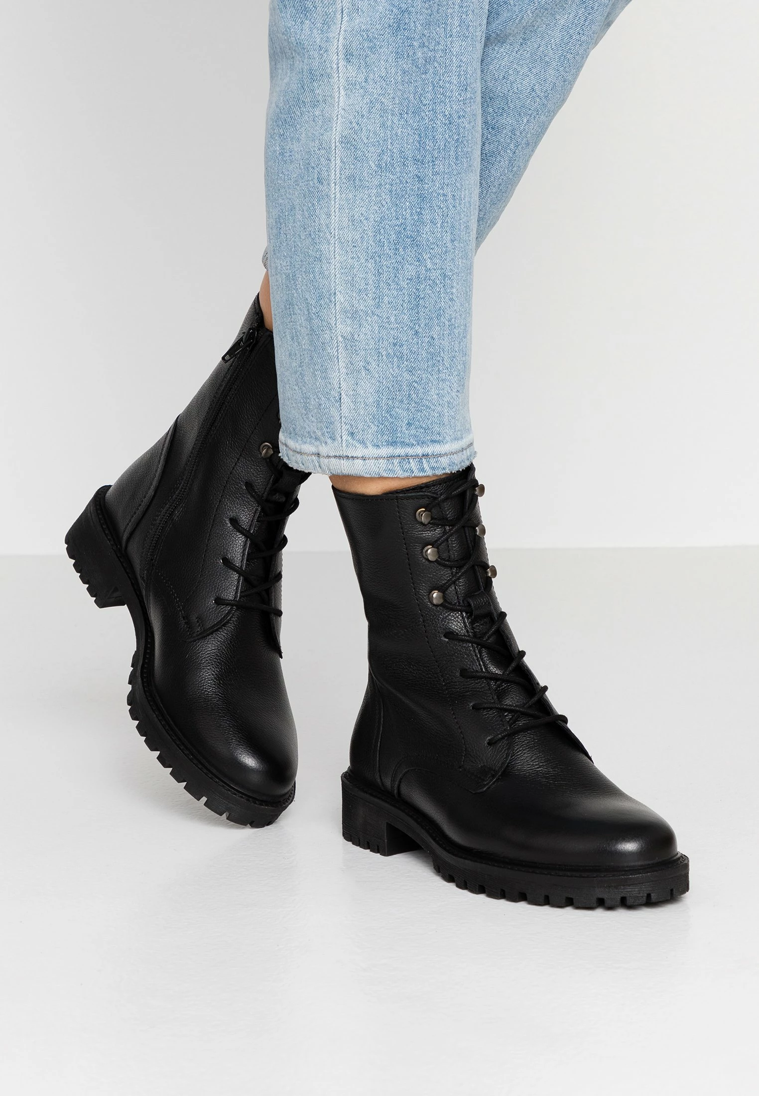 Geox Hoara - Lace-Up Ankle Boots - Black 1 Geox Hoara - Lace-Up Ankle Boots - Black