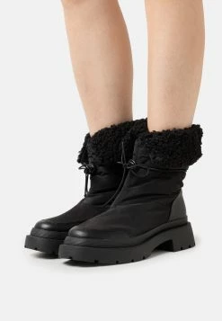 Winter Boot - Classic Ankle Boots - Black