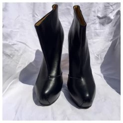 Yves Saint Laurent Trip Too Ankle Boots Black Leather Golden Lining And Soles -winter shoes Sales 2023 559854 3