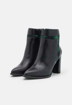 Menbur Classic Ankle Boots - Navy 8 Menbur Classic Ankle Boots - Navy -winter shoes Sales 2023 5670e00bda1144b59ad722e24f0494a2