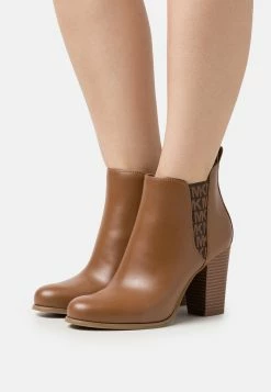 MICHAEL Michael Kors Evaline Heeled - High Heeled Ankle Boots - Luggage