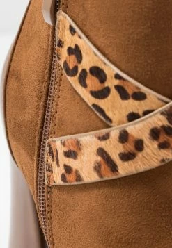 Menbur High Heeled Ankle Boots - Tan -winter shoes Sales 2023 83d3f39e5c8045f8ab05a1c8a0201e29