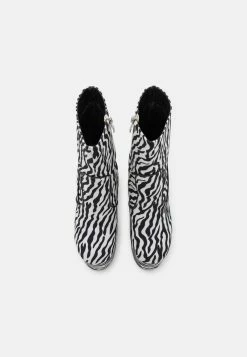 Lamoda Adore You Extreme Platform Ankle Boots - Classic Ankle Boots -winter shoes Sales 2023 860b52e998e446e1b2bd0937877b12bf