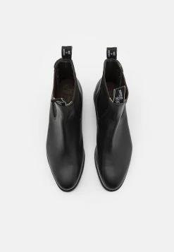 R. M. Williams Comfort Yearling Unisex - Classic Ankle Boots - Black 9 R. M. Williams Comfort Yearling Unisex - Classic Ankle Boots - Black -winter shoes Sales 2023 90664c366e4646bfa8a58572b3443d2e