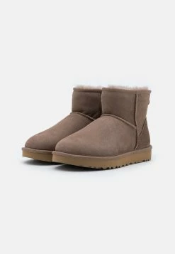 Ugg Classic Mini - Classic Ankle Boots - Caribou -winter shoes Sales 2023 9c65b76e6a15411b8691393e7d43c93a