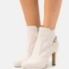 Tamaris Classic Ankle Boots - Ivory
