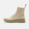 Dr. Martens Combs Unisex - Lace-Up Ankle Boots - Parchment Beige