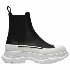 Alexander Mcqueen Tread Slick Boots In Black Leather, White Sole And Silver Detail