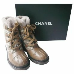 CHANEL Boots Lined With Leather And Café Au Lait Tweed NEAR NEW CONDITION Beige