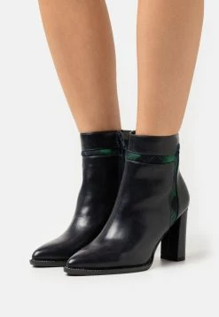 Menbur Classic Ankle Boots - Navy