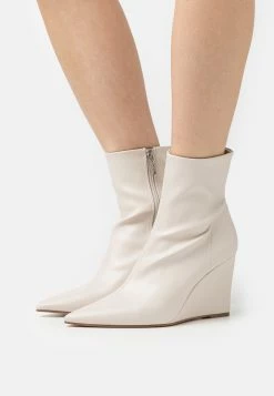 Steve Madden Serbia - Wedge Ankle Boots - Bone
