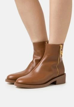MICHAEL Michael Kors Regan - Classic Ankle Boots