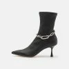 Razor- Classic Ankle Boots - Black