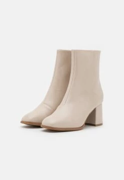 Vero Moda Vmmathilde Boot - Classic Ankle Boots - Moonlight -winter shoes Sales 2023 dd43a4fe30414b50ad3ed581ae3b9790