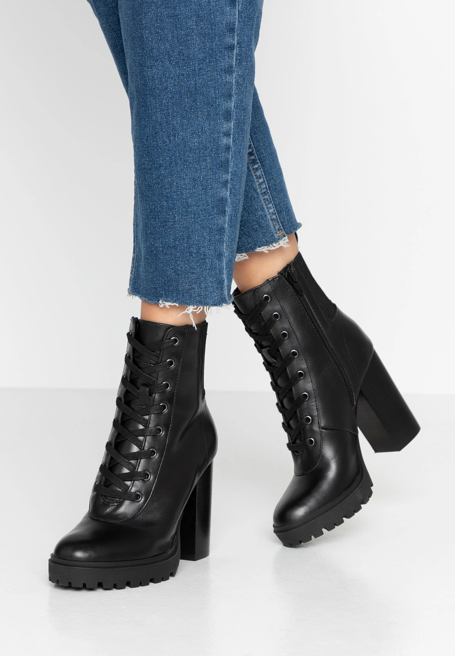Steve Madden Latch - High Heeled Ankle Boots - Black 1 Steve Madden Latch - High Heeled Ankle Boots - Black