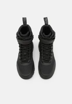 Dr. Martens Combs Tech -8 Eye Boot Unisex - Lace-Up Ankle Boots -winter shoes Sales 2023 eb51adda559443f780059ca65e97d9a8