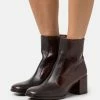 Chie Mihara Saira - Classic Ankle Boots - Testa/Granate
