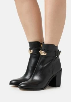 MICHAEL Michael Kors Darcy Heeled - Classic Ankle Boots