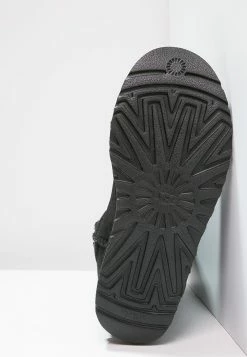 Ugg Classic Short - Classic Ankle Boots - Black -winter shoes Sales 2023 ff96998bac054496ae2acc6372045473